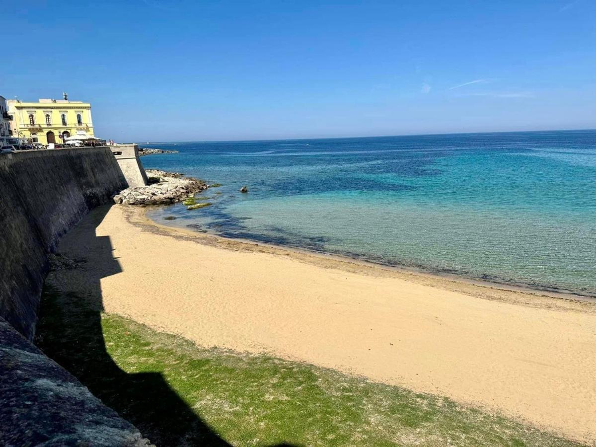 Minzoni Gallipoli sul mare e 130 mt dal centro Esterno foto