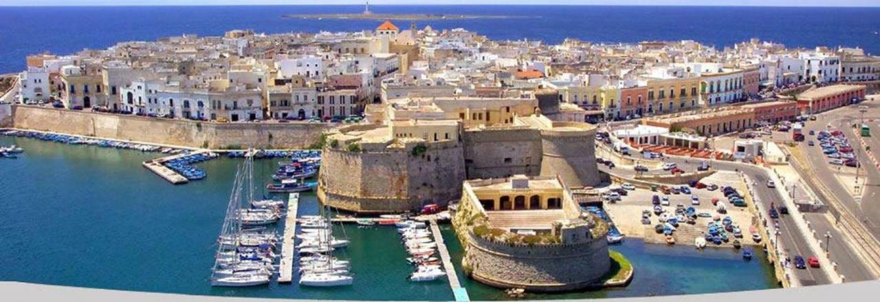 Minzoni Gallipoli sul mare e 130 mt dal centro Esterno foto