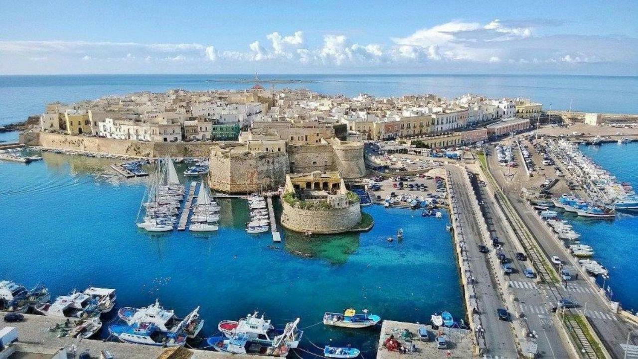 Minzoni Gallipoli sul mare e 130 mt dal centro Esterno foto